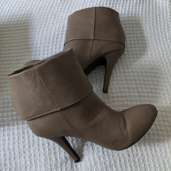 Costa Blanca booties - Picture 1 of 3